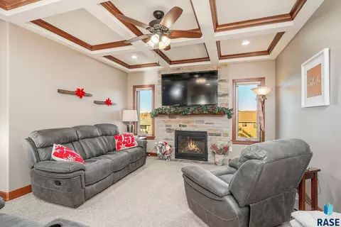 8212 E Willow Glen Cir, Sioux Falls, SD 57110 photo 3
