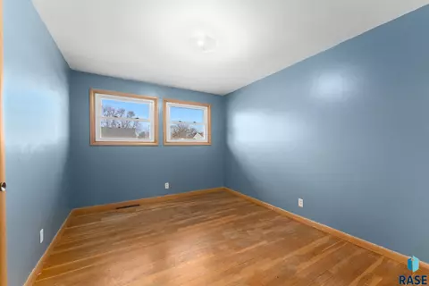2700 E 13th St, Sioux Falls, SD 57103 photo 17