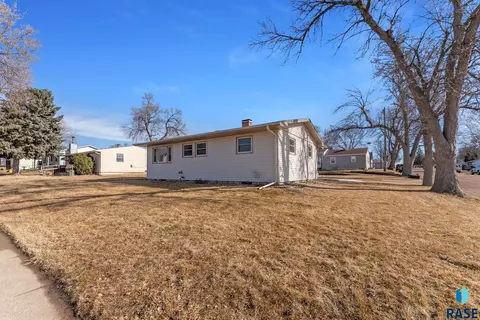2700 E 13th St, Sioux Falls, SD 57103 photo 4