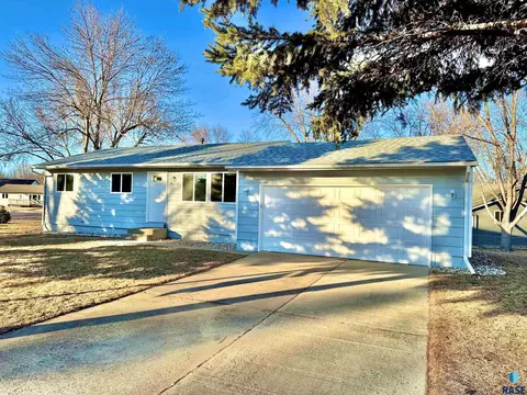 4604 S Bluestem Cir, Sioux Falls, SD 57106