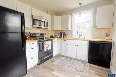 613 E 13th St, Sioux Falls, SD 57104 photo 5