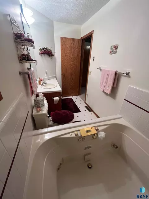 715 S Albert St, Freeman, SD 57029 photo 26