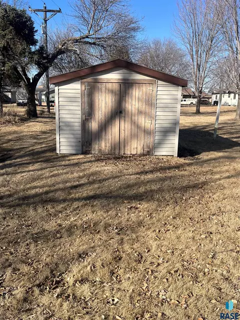 715 S Albert St, Freeman, SD 57029 photo 8