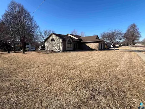 715 S Albert St, Freeman, SD 57029 photo 7