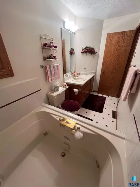 715 S Albert St, Freeman, SD 57029 photo 25