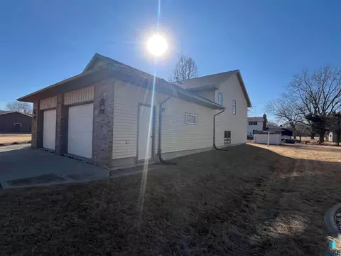 715 S Albert St, Freeman, SD 57029 photo 9