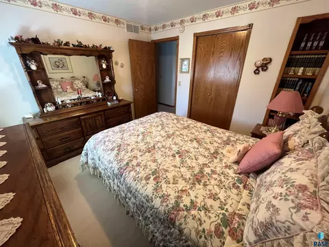 715 S Albert St, Freeman, SD 57029 photo 34
