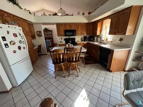 715 S Albert St, Freeman, SD 57029 photo 21