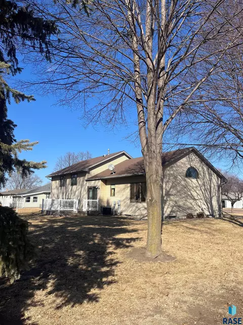 715 S Albert St, Freeman, SD 57029 photo 3