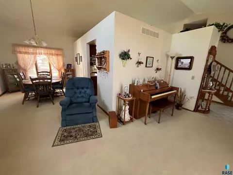 715 S Albert St, Freeman, SD 57029 photo 10