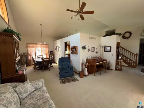 715 S Albert St, Freeman, SD 57029 photo 17