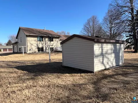 715 S Albert St, Freeman, SD 57029 photo 4