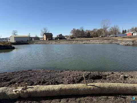 3 Dakota Ave, Madison, SD 57042
