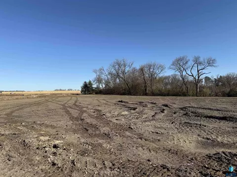 5 Dakota Ave, Madison, SD 57042