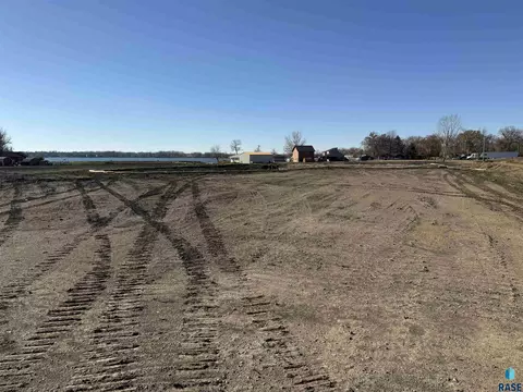 5 Dakota Ave, Madison, SD 57042 photo 3