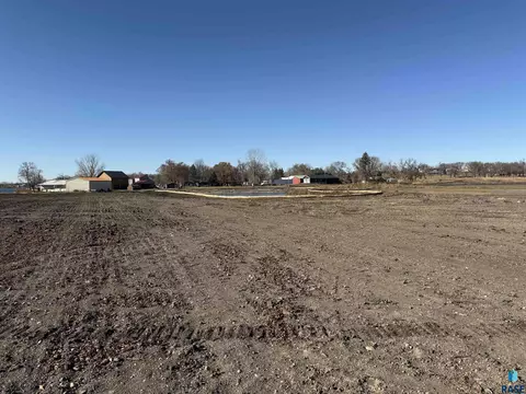 7 Crescent Ln, Madison, SD 57042 photo 3