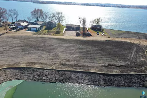 9 Crescent Ln, Madison, SD 57042 photo 5