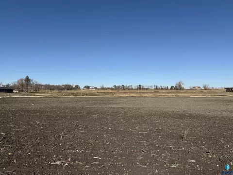 9 Crescent Ln, Madison, SD 57042 photo 3