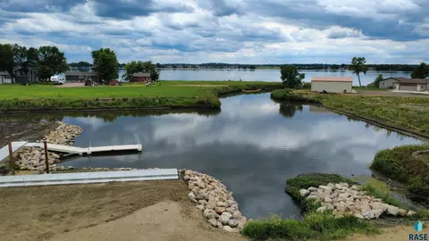 10 Crescent Ln, Madison, SD 57042 photo 12