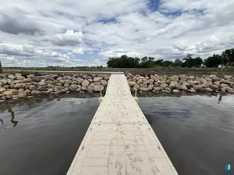 10 Crescent Ln, Madison, SD 57042 photo 16