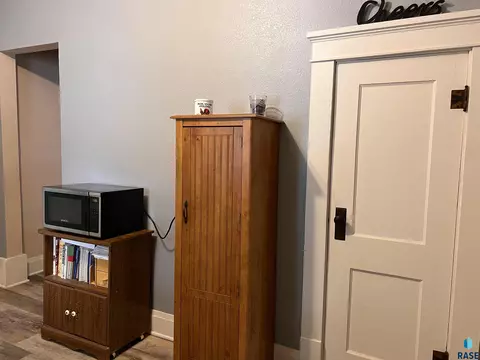 412 S Cherry St, Freeman, SD 57029 photo 8
