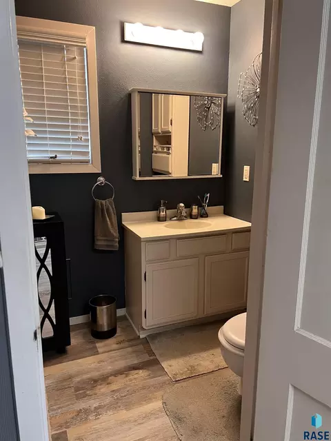 412 S Cherry St, Freeman, SD 57029 photo 11