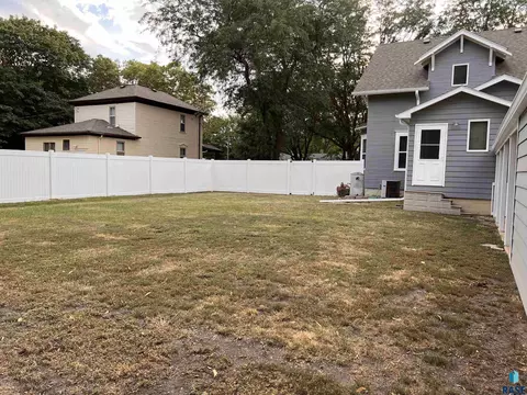 412 S Cherry St, Freeman, SD 57029 photo 32