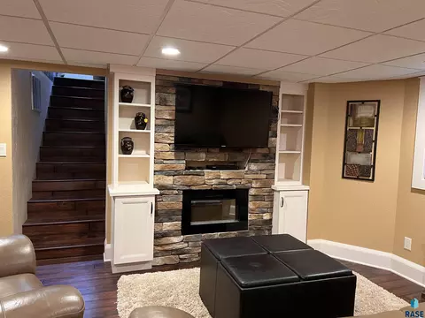 412 S Cherry St, Freeman, SD 57029 photo 20