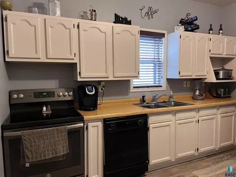 412 S Cherry St, Freeman, SD 57029 photo 6