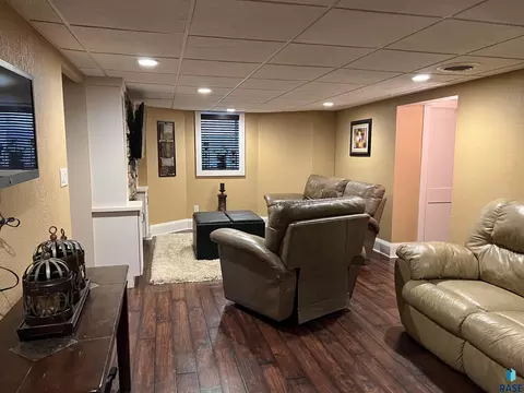 412 S Cherry St, Freeman, SD 57029 photo 23