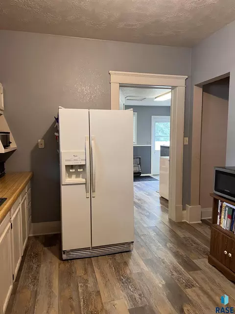 412 S Cherry St, Freeman, SD 57029 photo 7