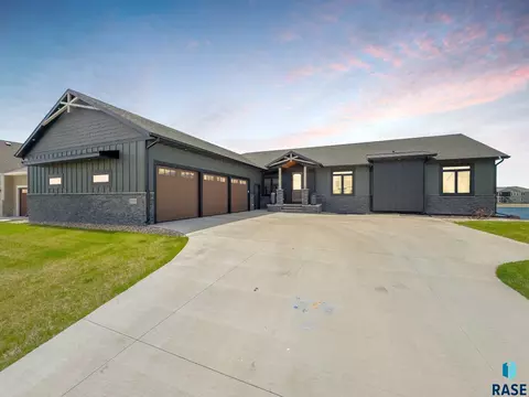 2415 N Reichelt Cir, Tea, SD 57064 photo 3