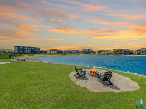 2415 N Reichelt Cir, Tea, SD 57064 photo 2