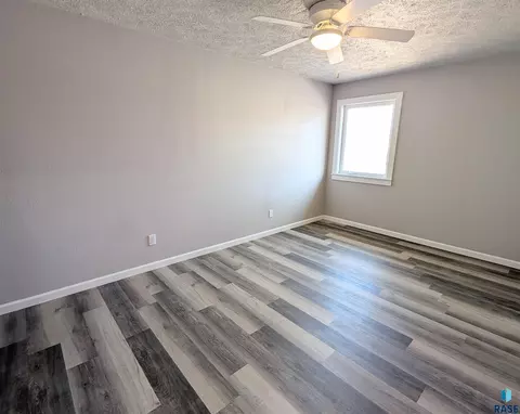 105 E 3rd St, Oacoma, SD 57365 photo 8