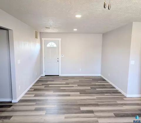 105 E 3rd St, Oacoma, SD 57365 photo 6