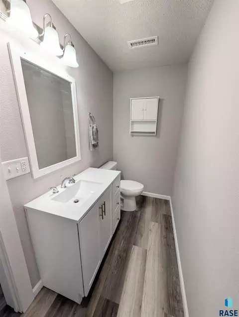 105 E 3rd St, Oacoma, SD 57365 photo 9