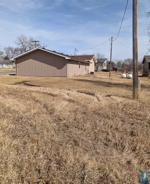 105 E 3rd St, Oacoma, SD 57365 photo 18
