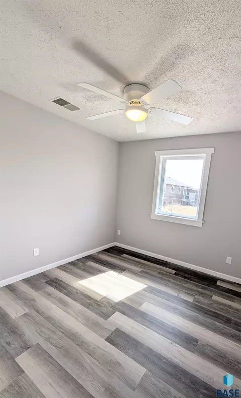 105 E 3rd St, Oacoma, SD 57365 photo 12