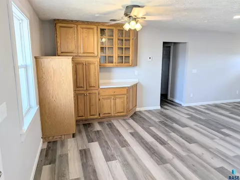 105 E 3rd St, Oacoma, SD 57365 photo 4