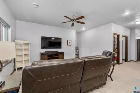 2626 E Meadowside Pl, Sioux Falls, SD 57108 photo 10