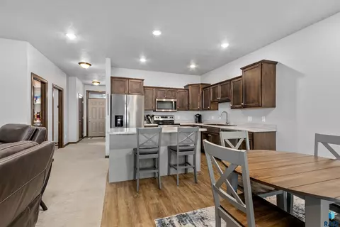 2626 E Meadowside Pl, Sioux Falls, SD 57108 photo 2