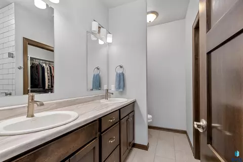 2626 E Meadowside Pl, Sioux Falls, SD 57108 photo 13