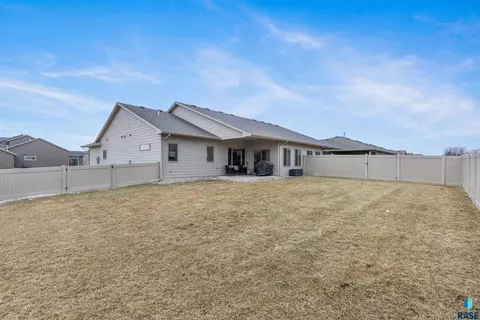 2626 E Meadowside Pl, Sioux Falls, SD 57108 photo 24