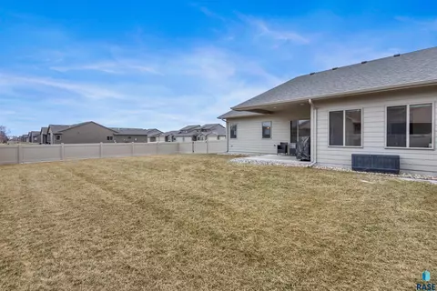 2626 E Meadowside Pl, Sioux Falls, SD 57108 photo 25