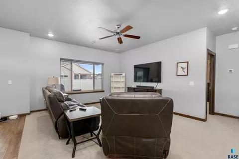 2626 E Meadowside Pl, Sioux Falls, SD 57108 photo 9
