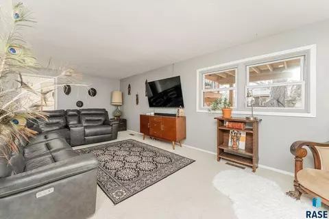 1301 W Haugo Dr, Sioux Falls, SD 57105 photo 18