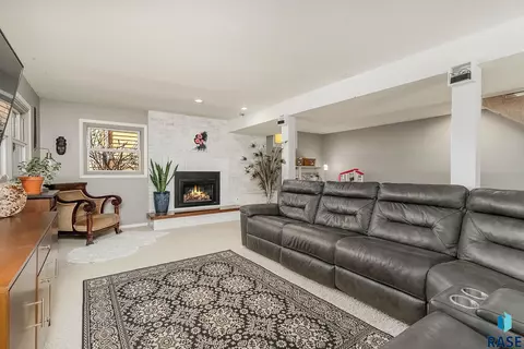 1301 W Haugo Dr, Sioux Falls, SD 57105 photo 17