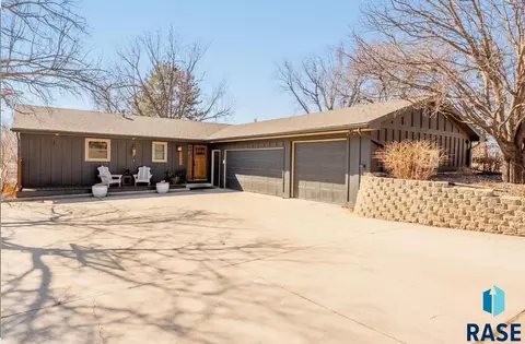 1301 W Haugo Dr, Sioux Falls, SD 57105 photo 2