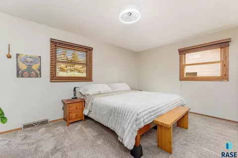 1301 W Haugo Dr, Sioux Falls, SD 57105 photo 7