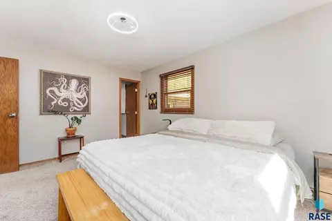 1301 W Haugo Dr, Sioux Falls, SD 57105 photo 8
